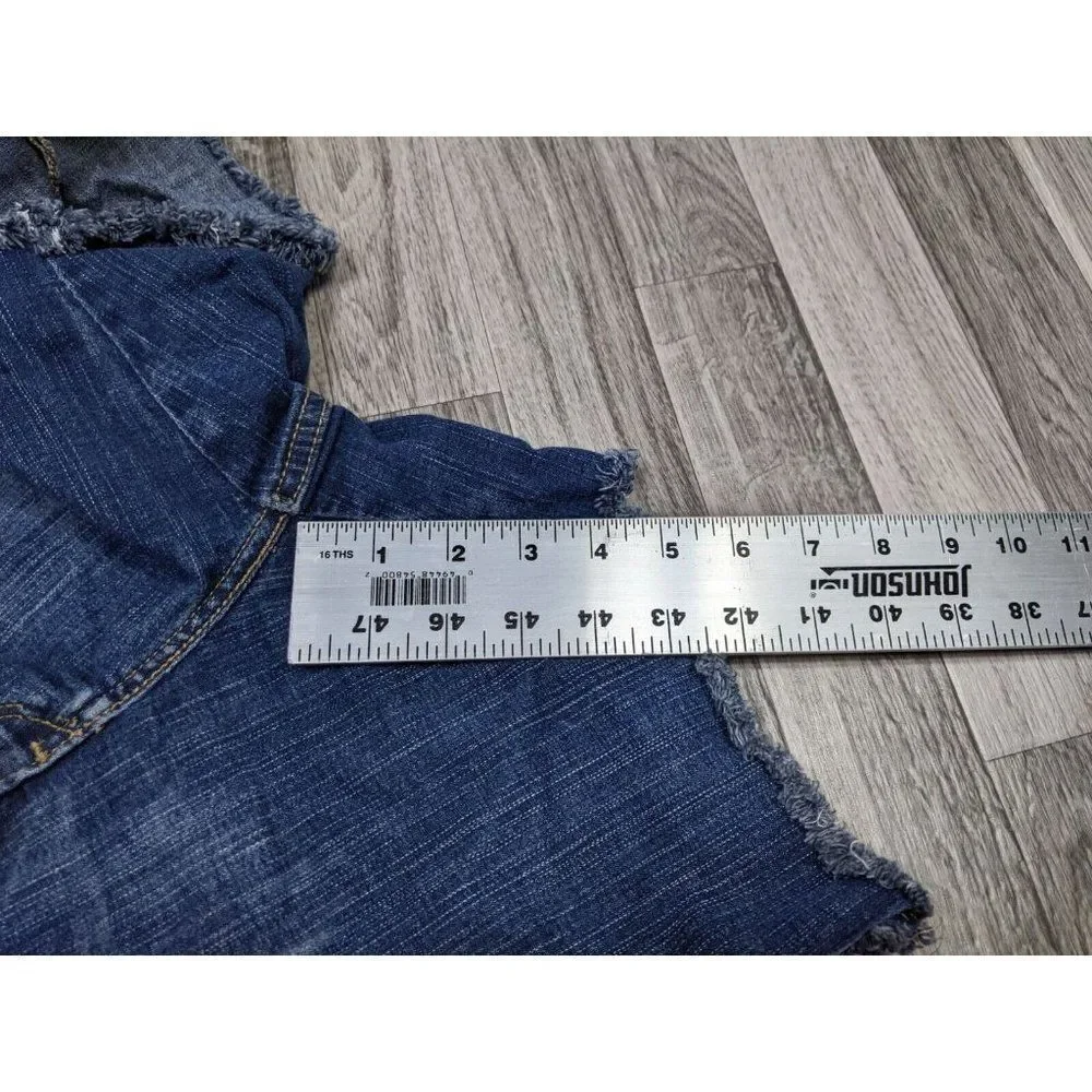 (3/$35)Levis 548 Size 4 Perfectly Slimming Fringe Hem Stretchy Denim Jean Shorts